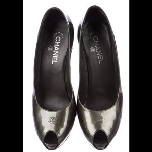Chanel green leather peep toe pumps